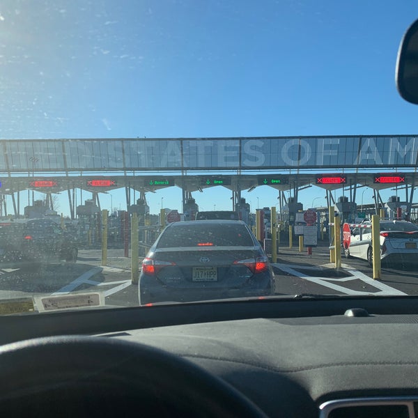 U.S./Canada Border ChamplainSt. Bernard de Lacolle Crossing 69 tips