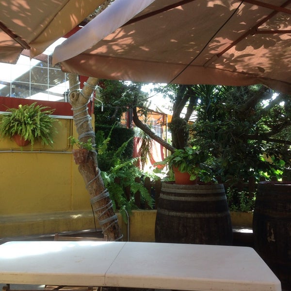 รูปภาพถ่ายที่ Restaurante El Empedrado โดย José M. เมื่อ 9/22/2013