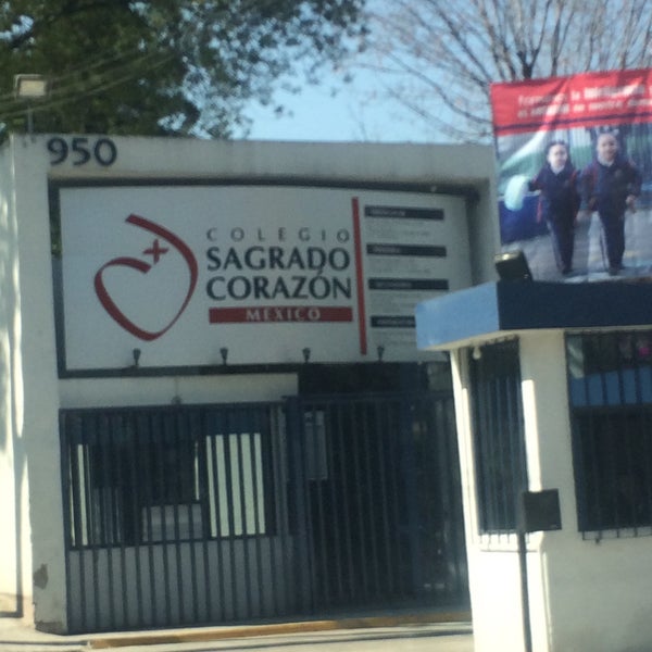 Foto scattata a Colegio Sagrado Corazón México da Mon U. il 12/21/2016