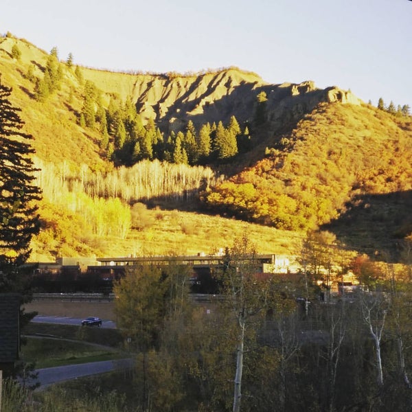 Photo taken at Viceroy Snowmass by Nik M. on 10/13/2015