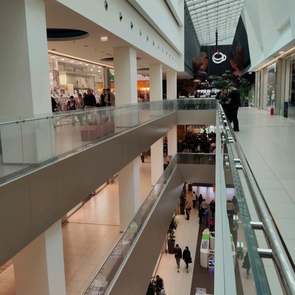 Foto diambil di Ušće Shopping Center oleh Tony☘️Dask🇬🇷 pada 3/7/2020