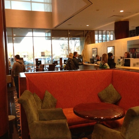 Das Foto wurde bei Marriott Tulsa Hotel Southern Hills von Chaz J. C. am 11/17/2012 aufgenommen