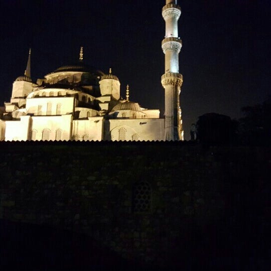 Photo taken at Sultanahmet Mosque Information Center by Metin Y. on 10/14/2015