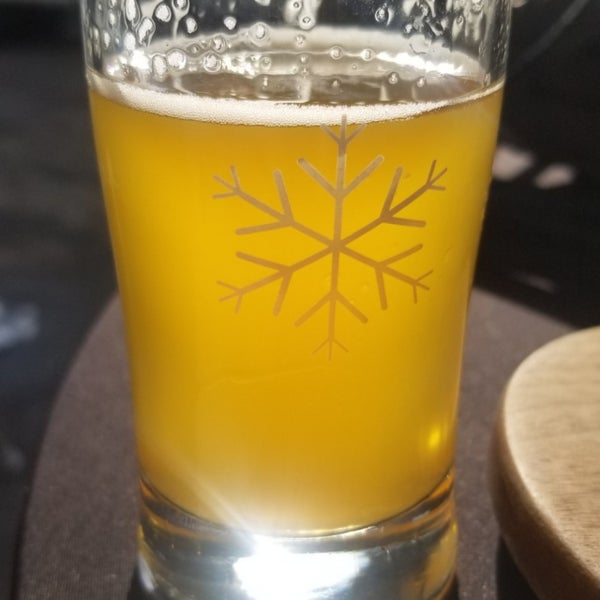 3/20/2021 tarihinde Nicole M.ziyaretçi tarafından Snowbank Brewing'de çekilen fotoğraf