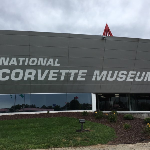 รูปภาพถ่ายที่ National Corvette Museum โดย Paolo B. เมื่อ 8/6/2017