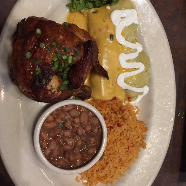 Foto diambil di Abuelo&#39;s Mexican Restaurant oleh Richard E R. pada 11/10/2015