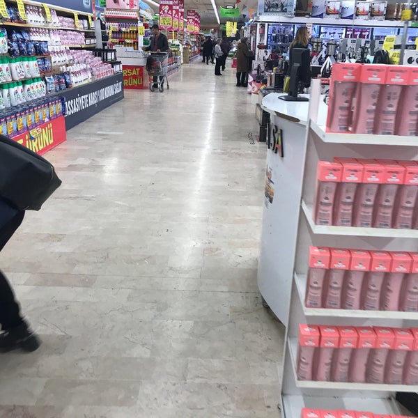 Das Foto wurde bei Iyaş Market von AsLı A. am 2/1/2018 aufgenommen