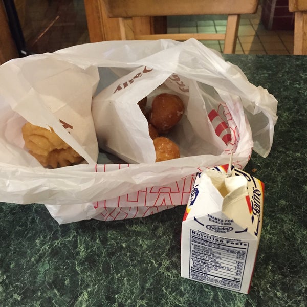 Foto scattata a Happy Donuts da Miguel A. il 7/3/2015