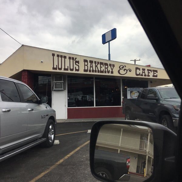 Foto tirada no(a) Lulu&#39;s Bakery &amp; Cafe por Rey L. em 10/20/2017