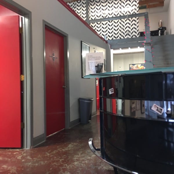 Wax Bar Cosmetics Store in Monte Vista