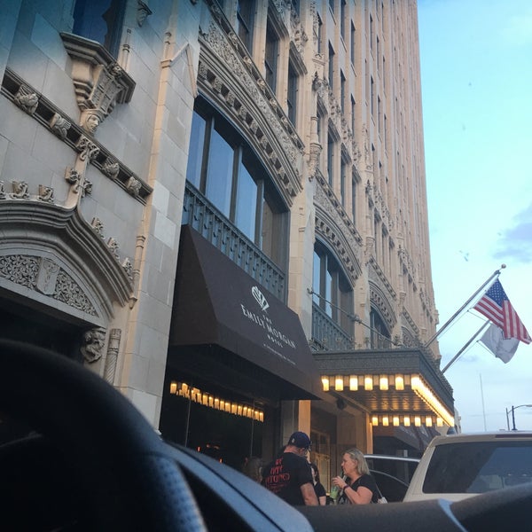 6/10/2017에 Rey L.님이 Emily Morgan Hotel - A DoubleTree by Hilton에서 찍은 사진
