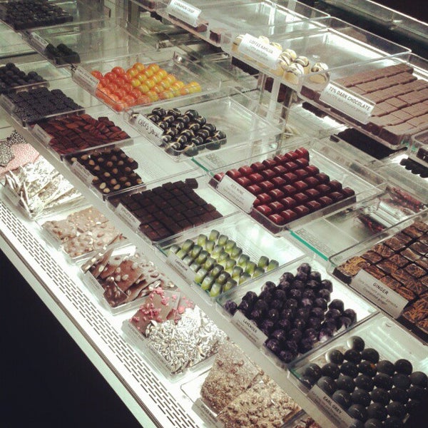 รูปภาพถ่ายที่ Kollar Chocolates โดย Aleksandra เมื่อ 1/21/2013