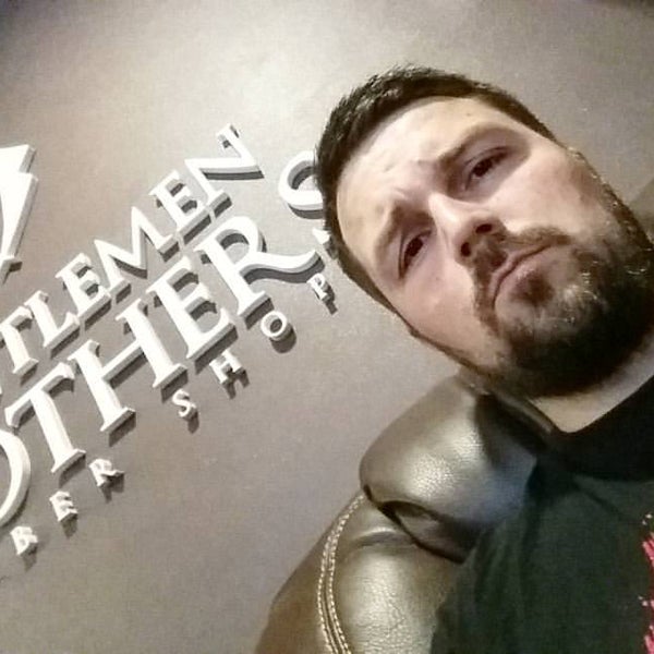 Бразерс челябинск. Brothers gentlemen. Brooks brothers red fleece for him. Наклейка суетолог. Brooks brothers black fleece red cologne.