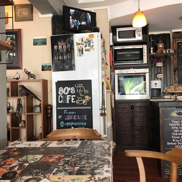 4/28/2017 tarihinde Elif T.ziyaretçi tarafından 80ler Cafe'de çekilen fotoğraf