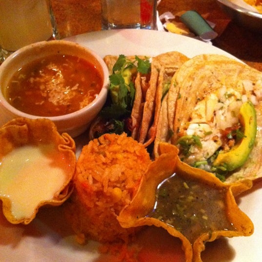 Foto diambil di La Parrilla Mexican Restaurant oleh Erica S. pada 9/16/2012