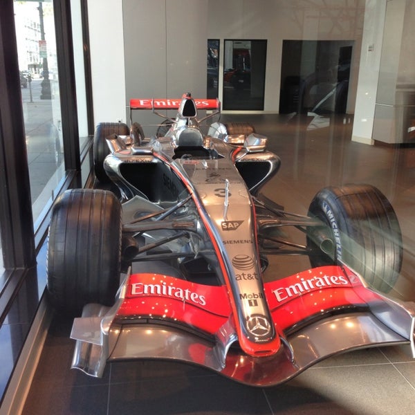 Foto diambil di McLaren Auto Gallery Beverly Hills oleh Joyce Nicolette M. pada 4/3/2013