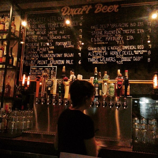 Photo prise au Jay&#39;s Bar par Lin N. le7/24/2015