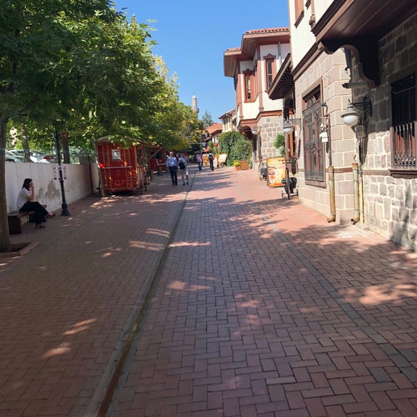 รูปภาพถ่ายที่ Yeşilçam Kahve Evi โดย Hooman H. เมื่อ 9/30/2019