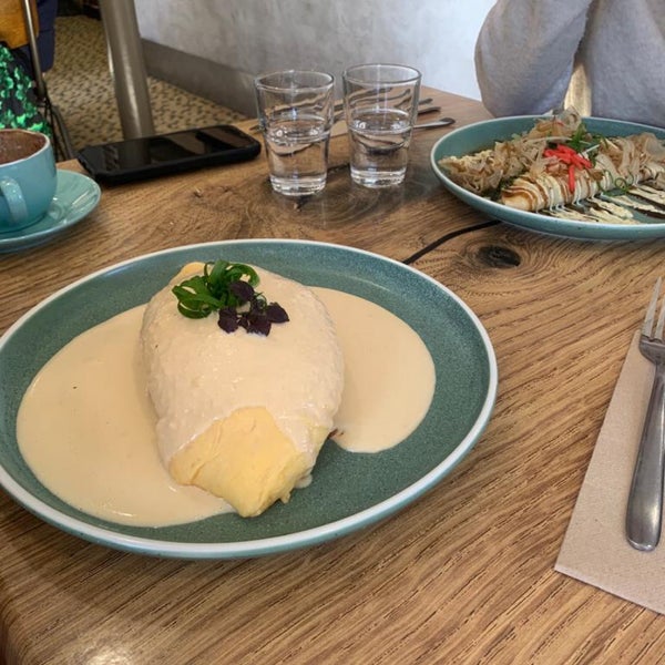 Come for the coffee stay for the omurice
