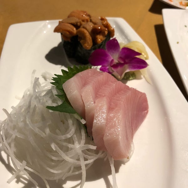 Photo taken at Mizu Sushi Bar &amp; Grill by Jan H. on 6/9/2018