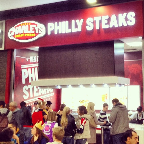 Foto tirada no(a) Charleys Philly Steaks por Алексей Е. em 11/1/2014
