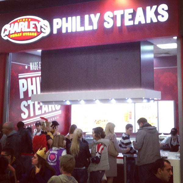 Foto tirada no(a) Charleys Philly Steaks por Алексей Е. em 11/1/2014