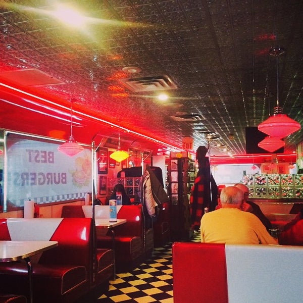 รูปภาพถ่ายที่ The Diner โดย Dave D. เมื่อ 11/14/2014