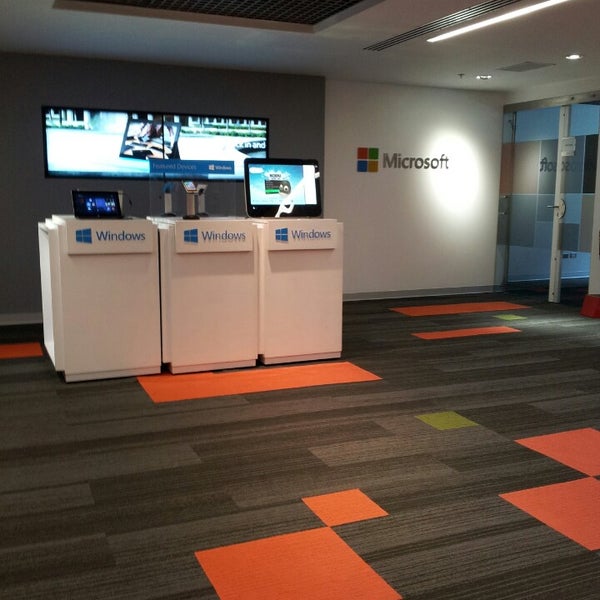 Photo taken at Microsoft Perú by Alex R. on 3/11/2014