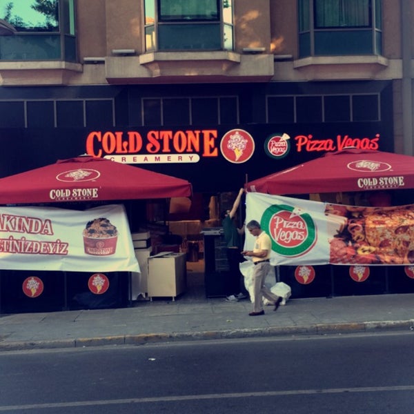 Foto tirada no(a) Pizza Vegas por Eren Y. em 7/15/2015