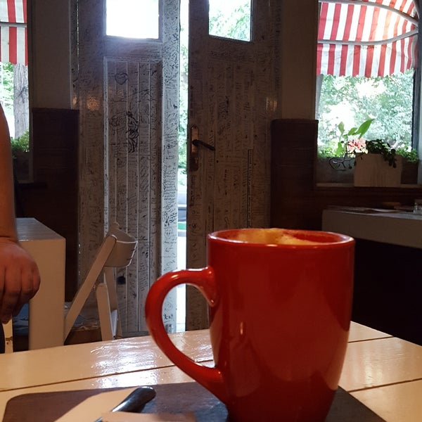 8/18/2017 tarihinde Morteza S.ziyaretçi tarafından Blanc Café | کافه بلان'de çekilen fotoğraf