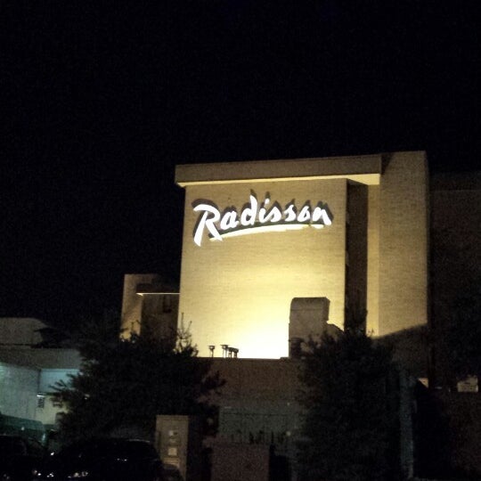 Photo taken at Radisson Hotel Philadelphia Northeast by Michael on 8/9/2013