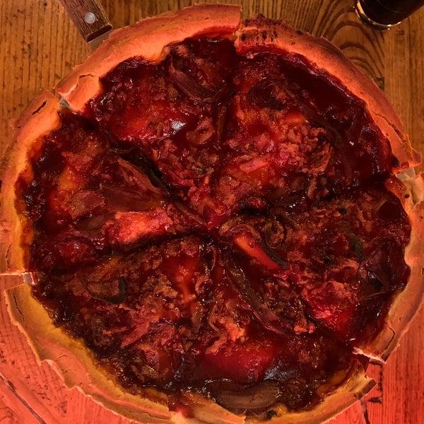 Una verdadera delicia la pizza de “bacon bbq chicken”, la pizza small es suficiente para dos personas, incluso para 3 ya que tiene 6 grandes rebanadas.