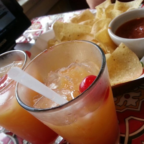 Photo taken at Chili&#39;s Grill &amp; Bar by Amber K. on 7/13/2014