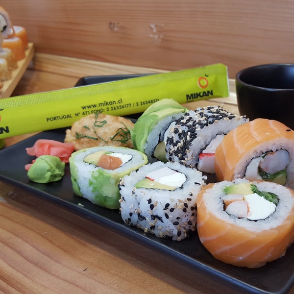 รูปภาพถ่ายที่ Mikan Sushi Santiago โดย Mikan Sushi Santiago เมื่อ 10/16/2015