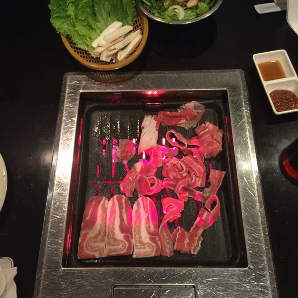 Снимок сделан в Sura Korean BBQ Buffet пользователем Khanh L. 9/11/2016