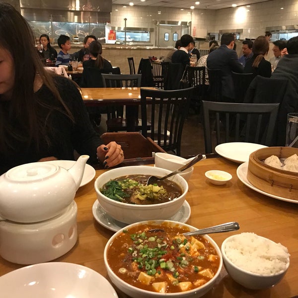 12/7/2017 tarihinde Khanh L.ziyaretçi tarafından Jeng Chi Restaurant'de çekilen fotoğraf