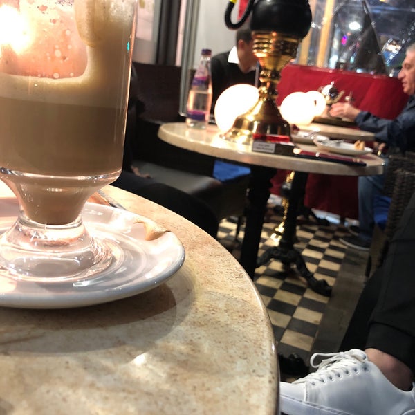 Foto tirada no(a) Café Diana por Saleh S. em 8/10/2019