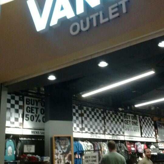 vans outlet store