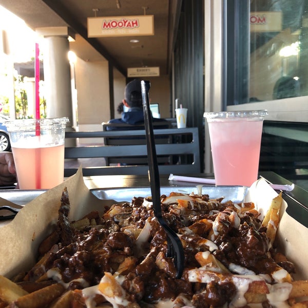 Photo taken at MOOYAH Burgers, Fries &amp; Shakes by Nasser on 7/6/2019