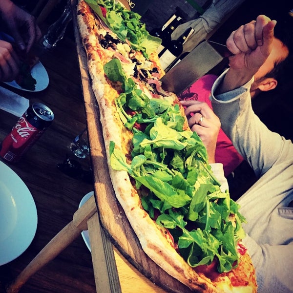 Foto tomada en Metre Pizza  por Özge G. el 4/23/2019