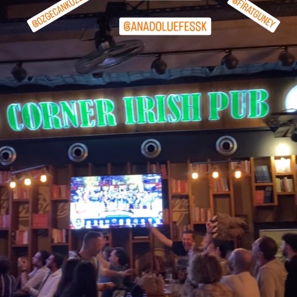 Снимок сделан в Corner Irish Pub Istanbul пользователем Hakan Ö. 5/22/2022