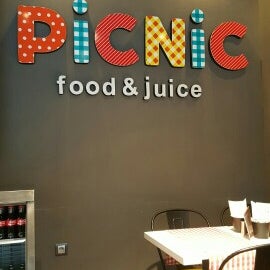 Das Foto wurde bei Picnic Food &amp; Juice von Özlem Y. am 3/20/2017 aufgenommen
