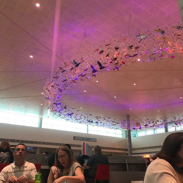 Снимок сделан в Аэропорт Даллас / Лав-Филд (DAL) пользователем BUD P. 3/1/2019