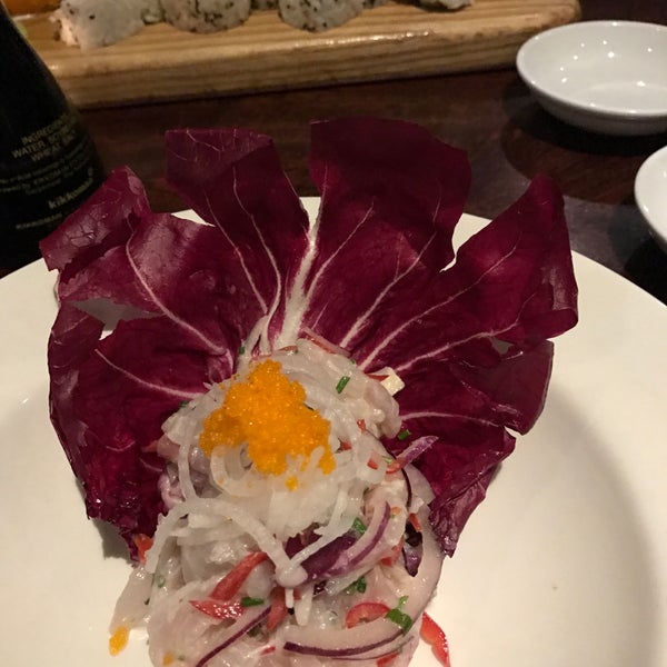 Foto tirada no(a) Yamamori Sushi por Tristan C. em 11/24/2016