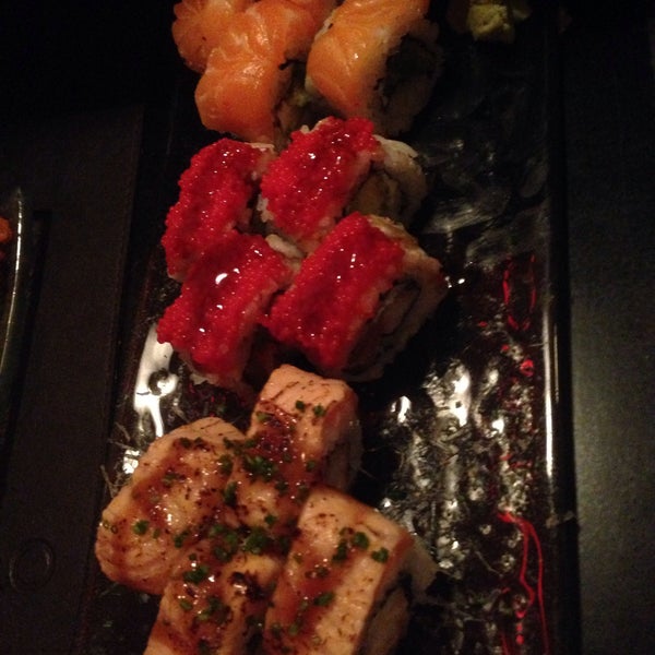 Foto tirada no(a) Asato Sushi &amp; Asian food por Fernando R. em 10/11/2015