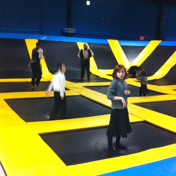 Photo taken at Bounce Trampoline Sports by Tommy H. on 10/5/2012