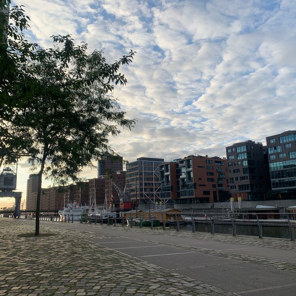 Foto tirada no(a) HafenCity por Schim Y. em 9/13/2021