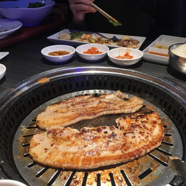 Снимок сделан в Gen Korean BBQ House пользователем Melanie B. 6/30/2017