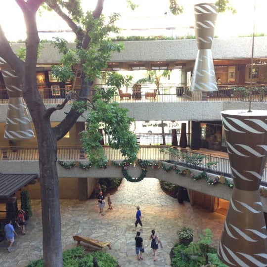 Photos At Royal Hawaiian Center Shopping Mall In Honolulu