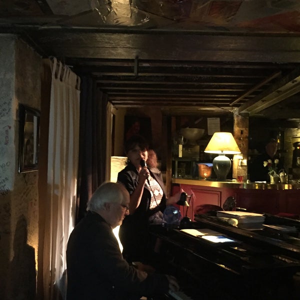 Foto scattata a Chez Papa Jazz Club da Uğur A. il 10/16/2015